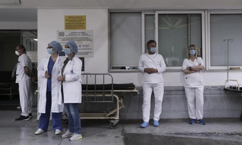 Πρόεδρος ΠΟΕΔΗΝ: ''Μόνο το 40% των νοσηλευτών δήλωσε πρόθυμο να εμβολιαστεί''